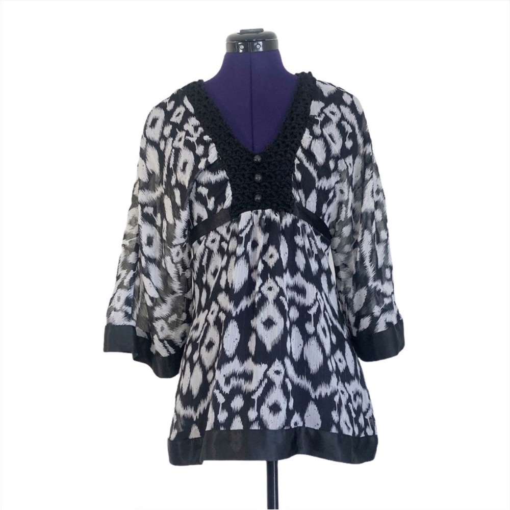 2B Bebe Black White Patterned Crochet Top